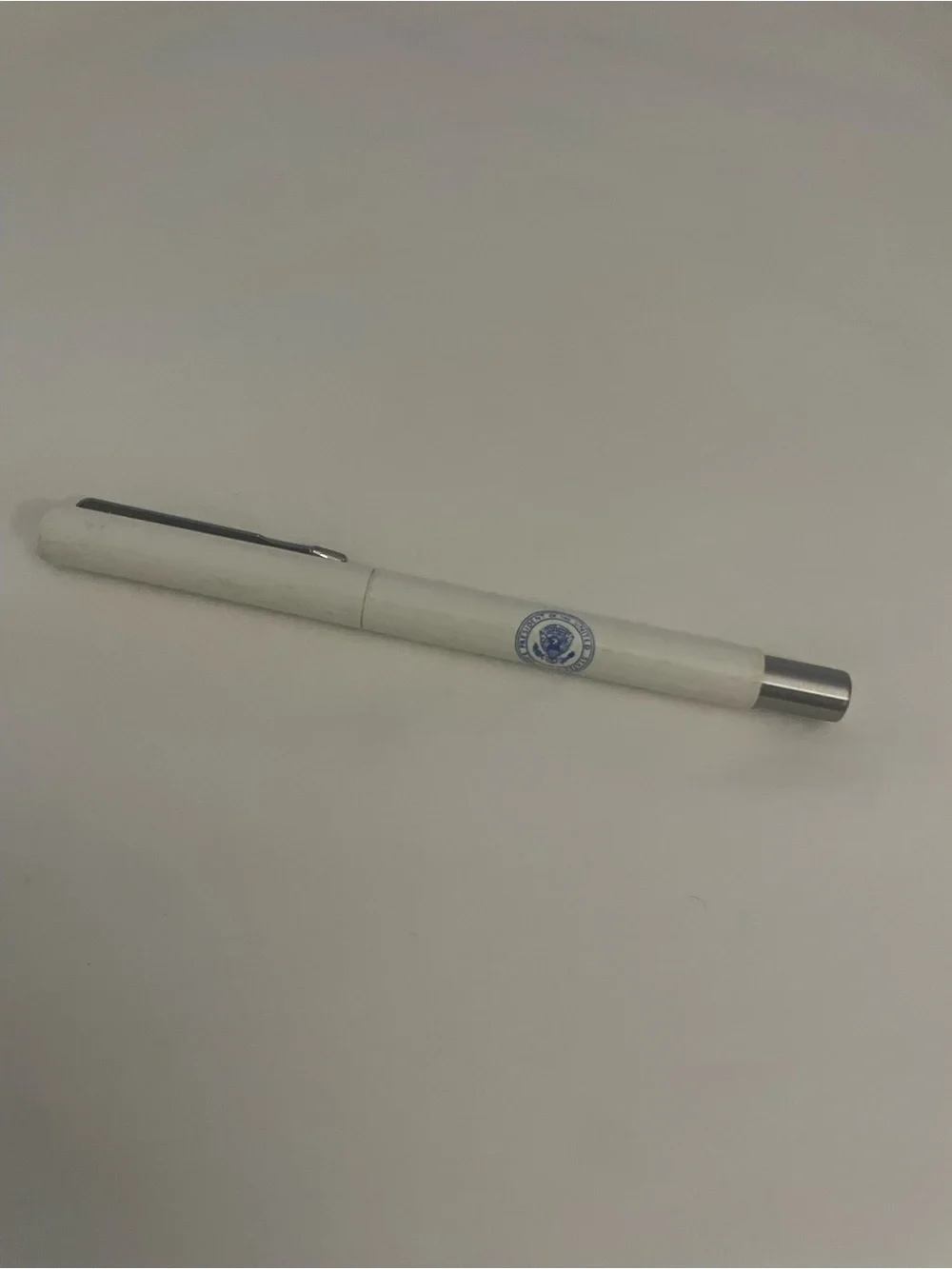 Parker White house Rollerball Pen with Silver Trim VP Bush whitehouse insignia.